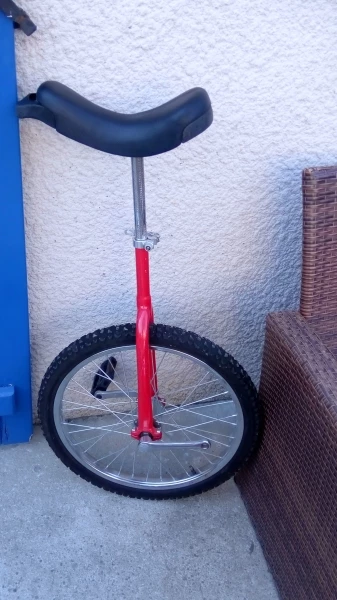 Monocycle Couleur Rouge 3 Monocycle Couleur Rouge